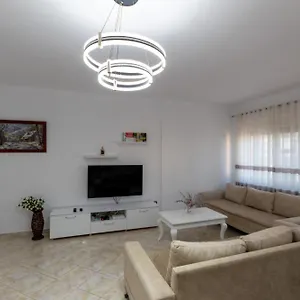 Spacious 2 Bedroom In Durrës
